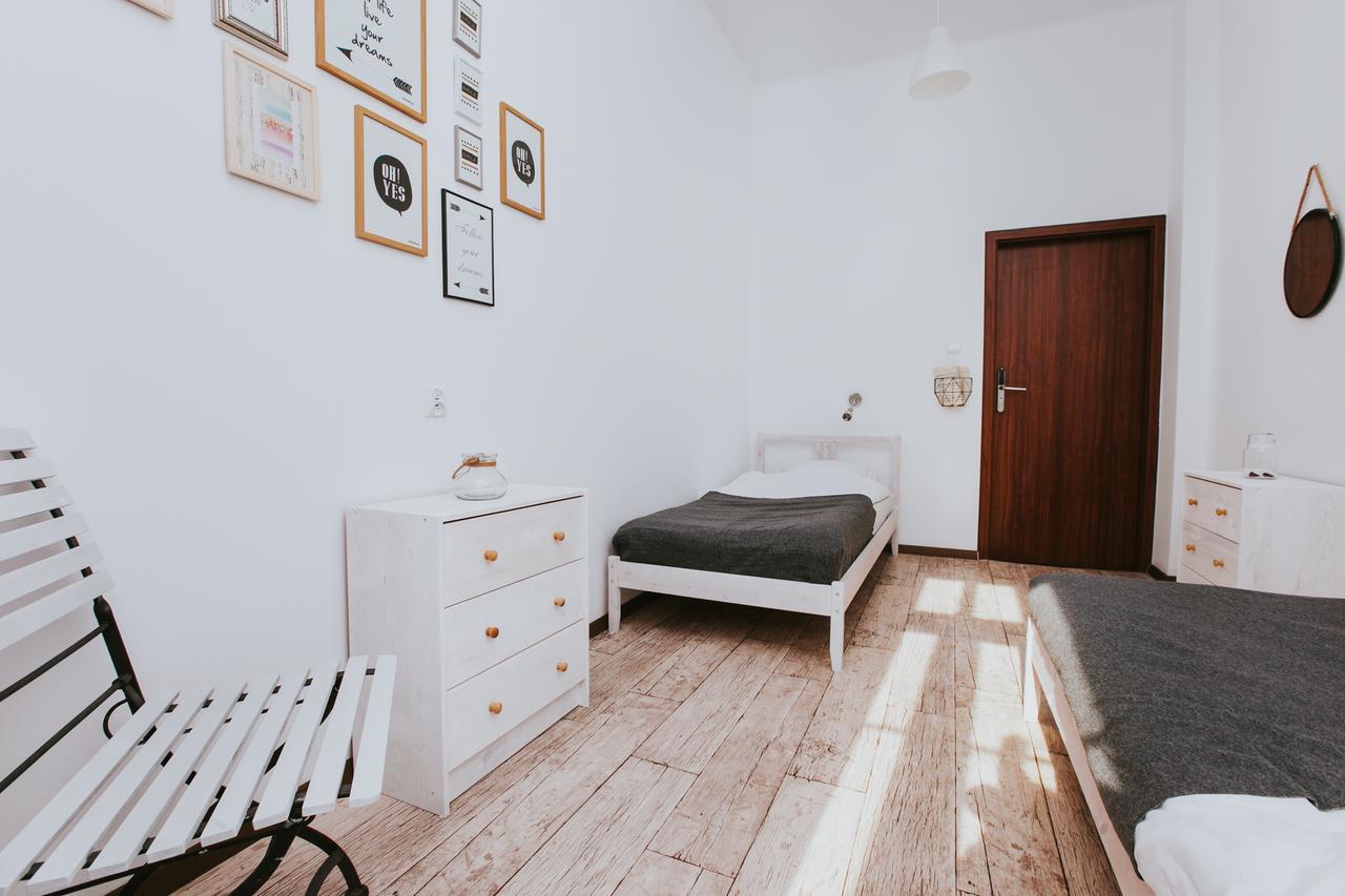 Erasmus Dorm Hotel วอร์ซอ ภายนอก รูปภาพ