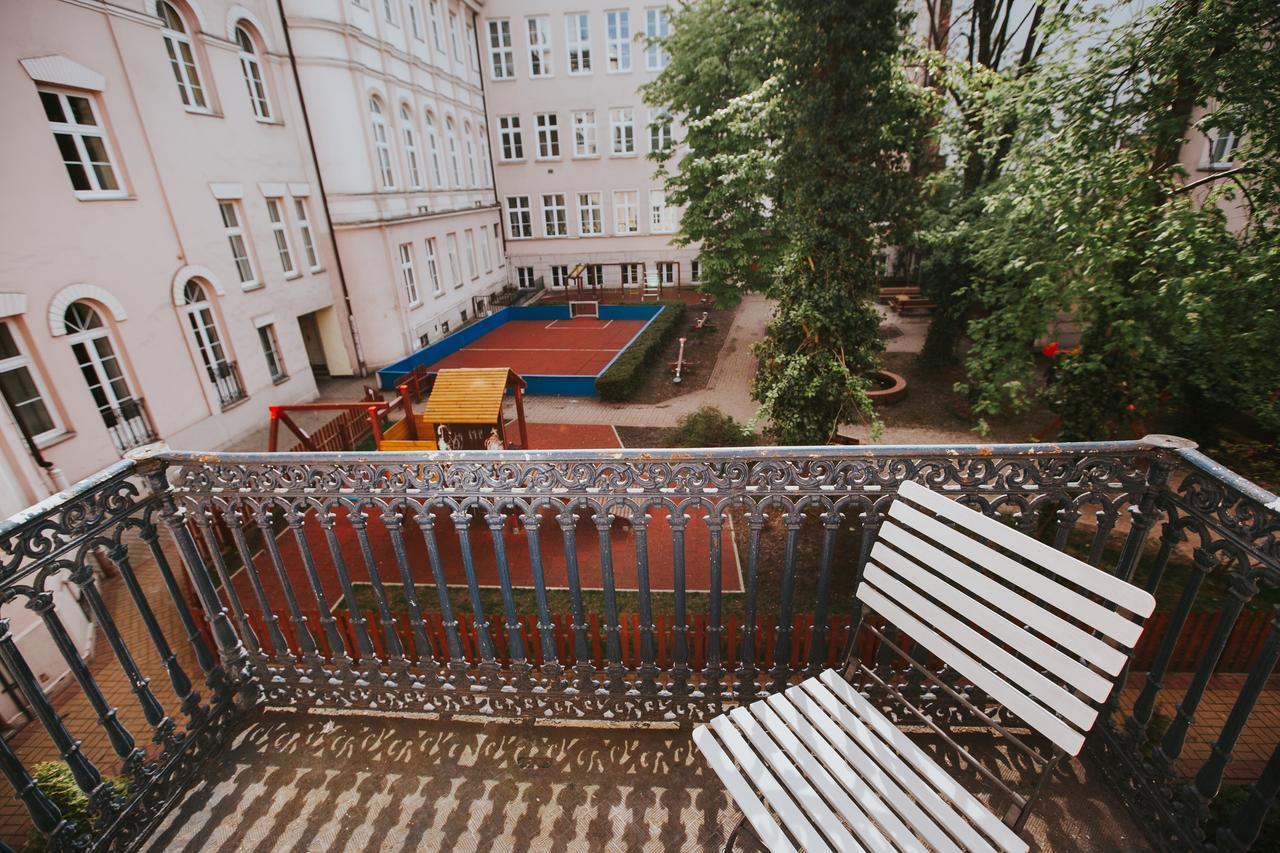 Erasmus Dorm Hotel วอร์ซอ ภายนอก รูปภาพ