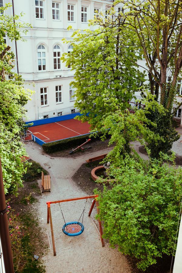 Erasmus Dorm Hotel วอร์ซอ ภายนอก รูปภาพ