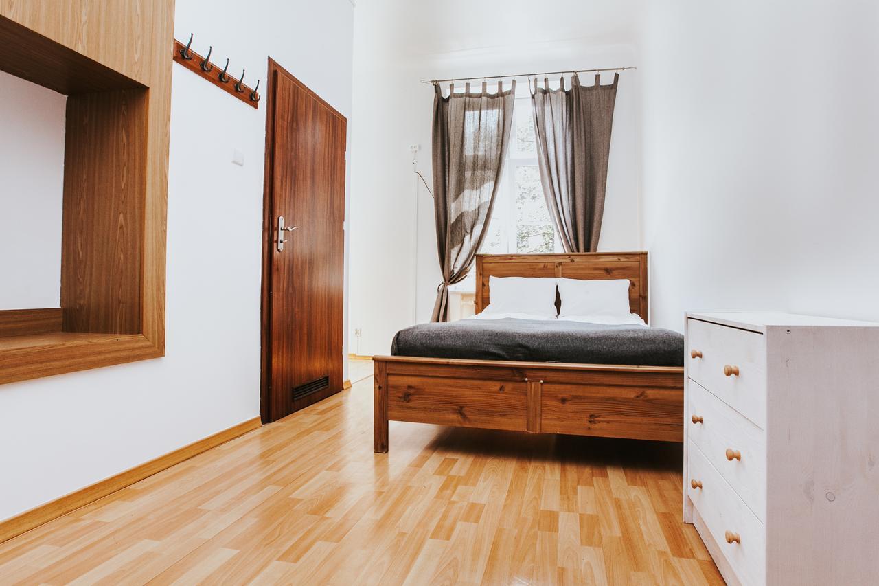 Erasmus Dorm Hotel วอร์ซอ ภายนอก รูปภาพ