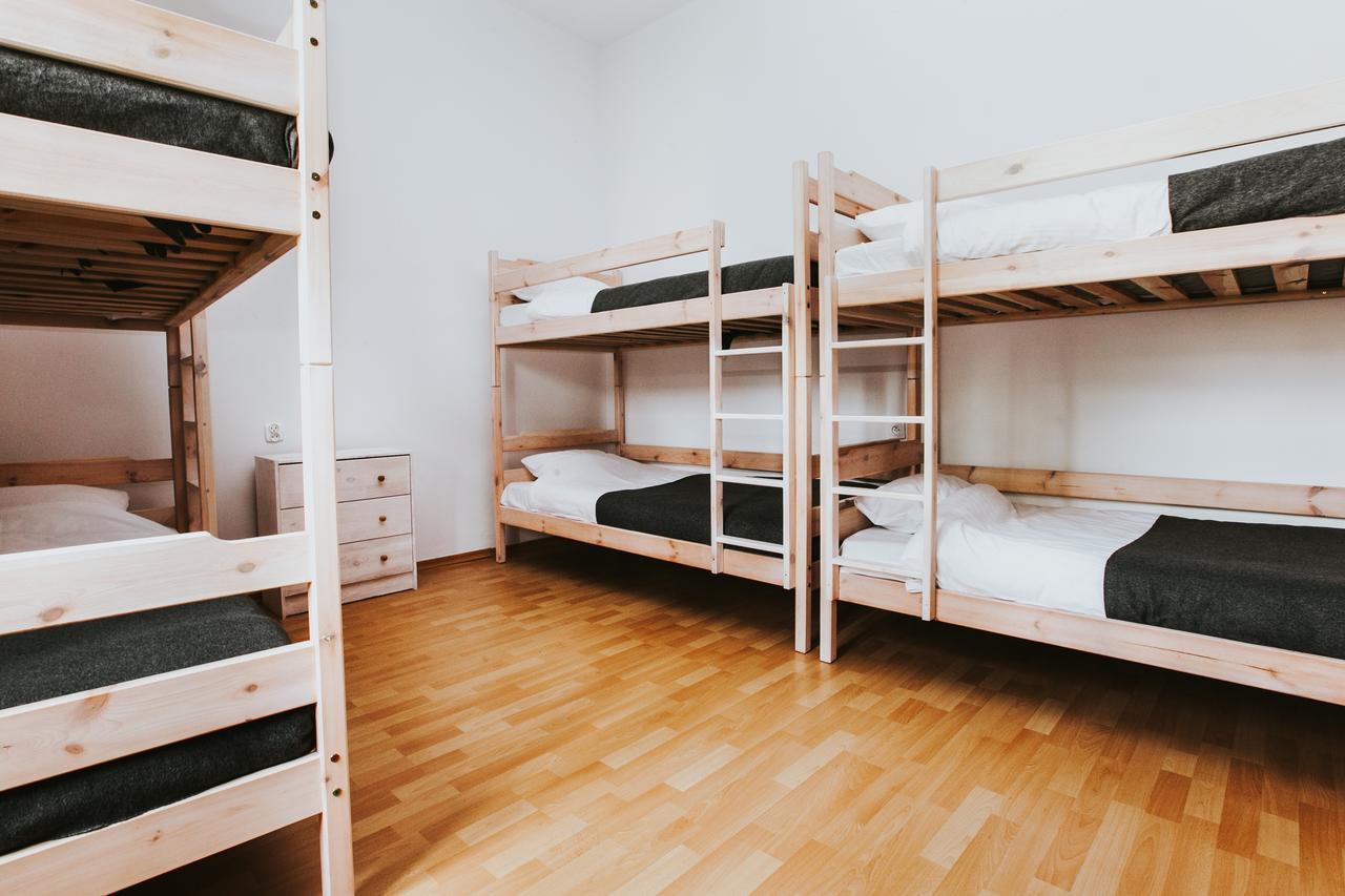 Erasmus Dorm Hotel วอร์ซอ ภายนอก รูปภาพ
