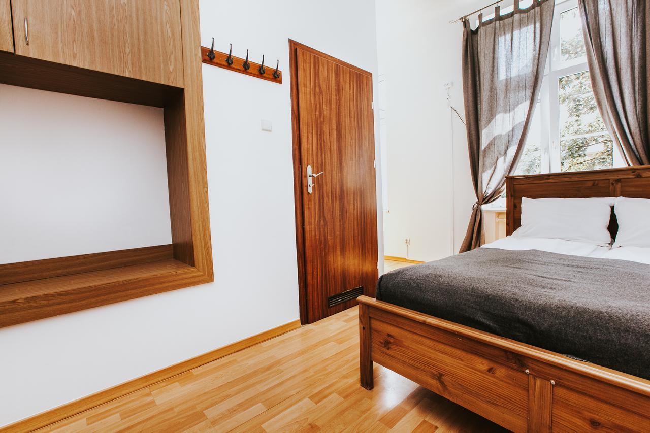 Erasmus Dorm Hotel วอร์ซอ ภายนอก รูปภาพ